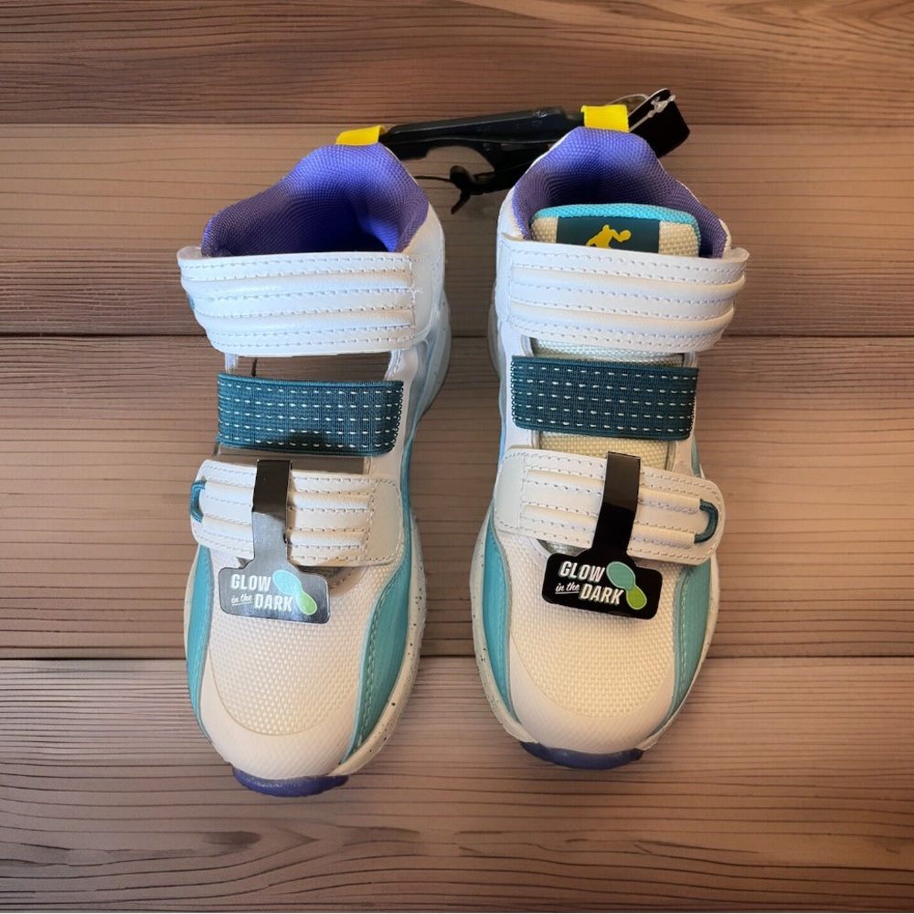 Boy’s High Top Sneakers Size 13